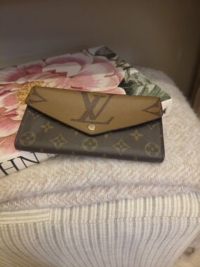 Louis Vuitton Reverse Monogram Giant Sarah Wallet